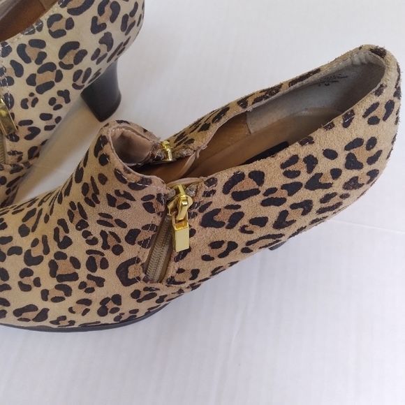 AJ Valenci Leopard Print Leather Heeled Ankle Booties Size 7 - Picture 5 of 10